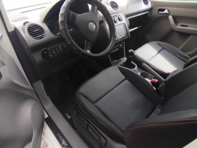 Белый Фольксваген Кадди, объемом двигателя 1.4 л и пробегом 290 тыс. км за 5050 $, фото 2 на Automoto.ua