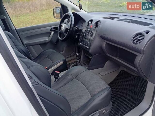 Белый Фольксваген Кадди, объемом двигателя 1.97 л и пробегом 296 тыс. км за 4850 $, фото 10 на Automoto.ua