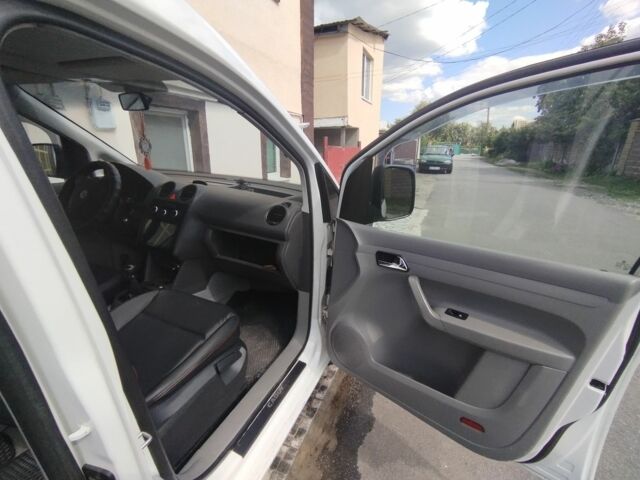 Белый Фольксваген Кадди, объемом двигателя 1.4 л и пробегом 290 тыс. км за 5050 $, фото 18 на Automoto.ua