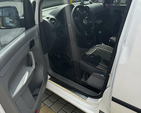 Белый Фольксваген Кадди, объемом двигателя 1.4 л и пробегом 388 тыс. км за 5100 $, фото 12 на Automoto.ua