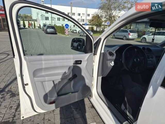Белый Фольксваген Кадди, объемом двигателя 2 л и пробегом 313 тыс. км за 4700 $, фото 13 на Automoto.ua