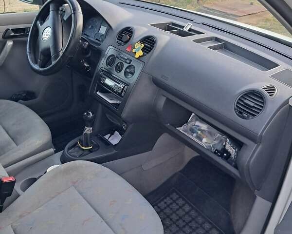 Білий Фольксваген Кадді, об'ємом двигуна 1.9 л та пробігом 420 тис. км за 4450 $, фото 2 на Automoto.ua