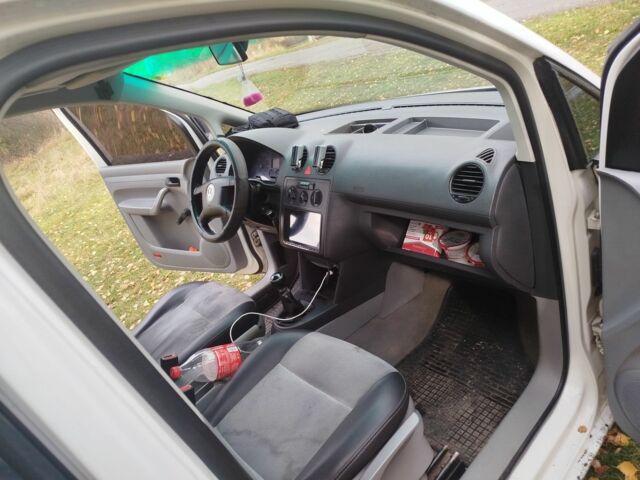 Белый Фольксваген Кадди, объемом двигателя 1.9 л и пробегом 385 тыс. км за 4500 $, фото 18 на Automoto.ua