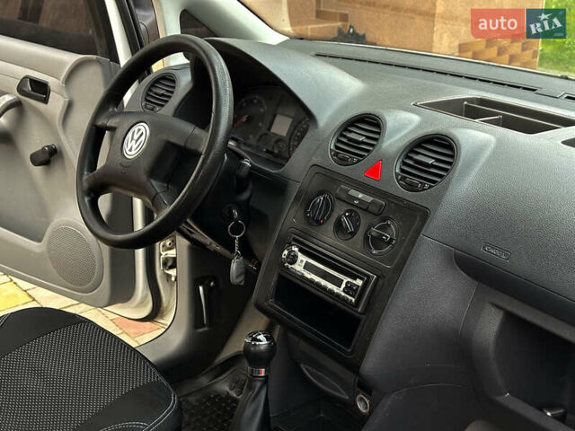 Белый Фольксваген Кадди, объемом двигателя 1.9 л и пробегом 360 тыс. км за 5200 $, фото 24 на Automoto.ua