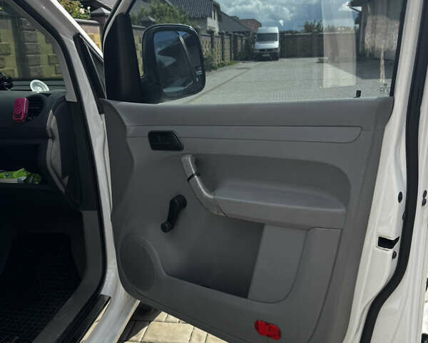 Белый Фольксваген Кадди, объемом двигателя 1.4 л и пробегом 388 тыс. км за 5100 $, фото 11 на Automoto.ua