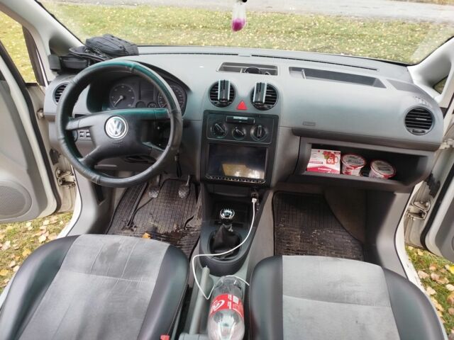 Белый Фольксваген Кадди, объемом двигателя 1.9 л и пробегом 385 тыс. км за 4500 $, фото 19 на Automoto.ua