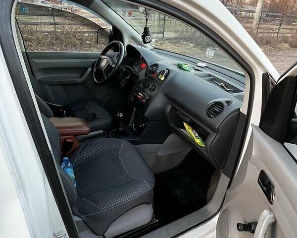 Білий Фольксваген Кадді, об'ємом двигуна 2 л та пробігом 303 тис. км за 4300 $, фото 5 на Automoto.ua