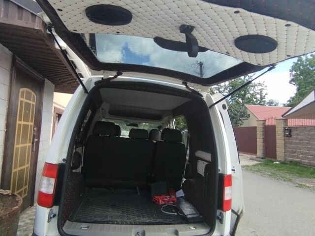 Белый Фольксваген Кадди, объемом двигателя 1.4 л и пробегом 290 тыс. км за 5050 $, фото 3 на Automoto.ua