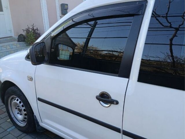 Белый Фольксваген Кадди, объемом двигателя 1.6 л и пробегом 30 тыс. км за 5000 $, фото 3 на Automoto.ua