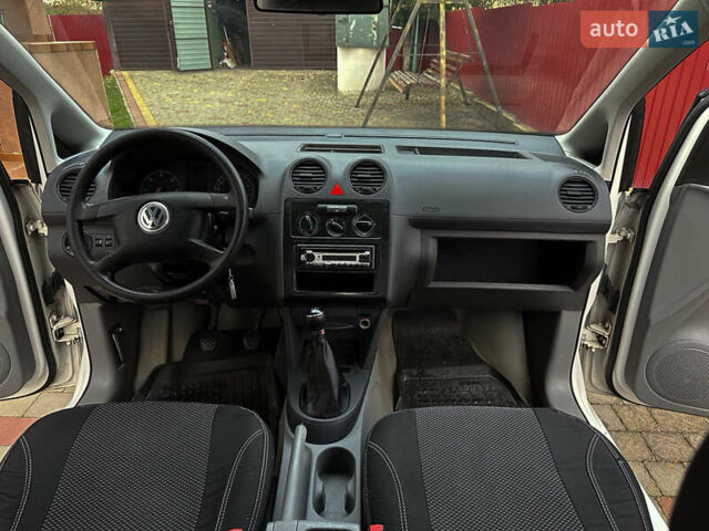 Белый Фольксваген Кадди, объемом двигателя 1.9 л и пробегом 360 тыс. км за 5200 $, фото 21 на Automoto.ua