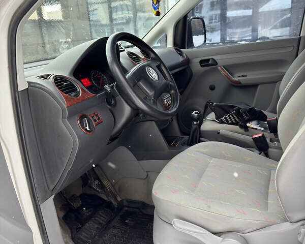 Белый Фольксваген Кадди, объемом двигателя 1.9 л и пробегом 413 тыс. км за 4999 $, фото 18 на Automoto.ua