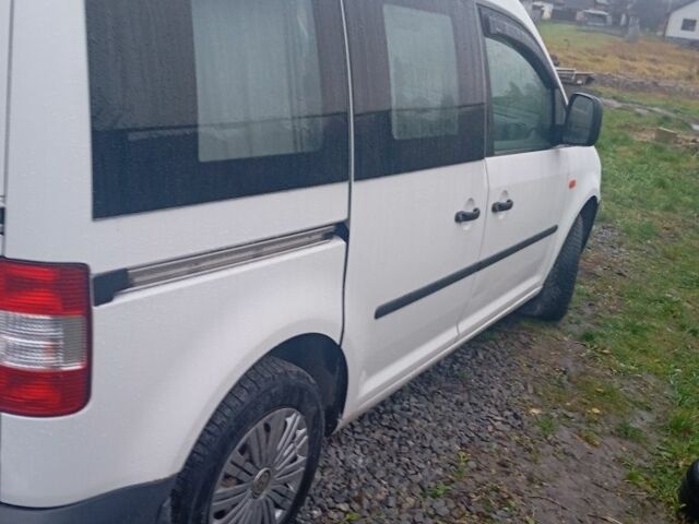 Белый Фольксваген Кадди, объемом двигателя 2 л и пробегом 185 тыс. км за 6300 $, фото 2 на Automoto.ua