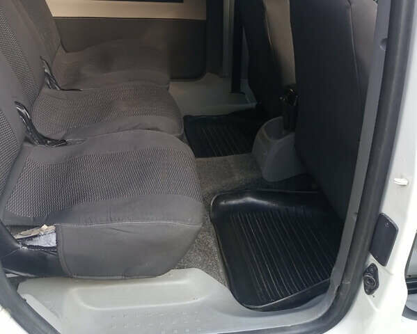 Белый Фольксваген Кадди, объемом двигателя 2 л и пробегом 362 тыс. км за 5200 $, фото 6 на Automoto.ua