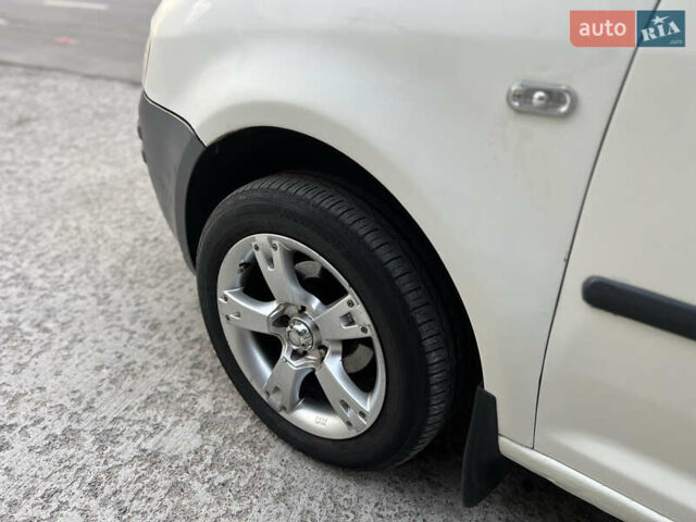 Белый Фольксваген Кадди, объемом двигателя 2 л и пробегом 225 тыс. км за 4950 $, фото 29 на Automoto.ua