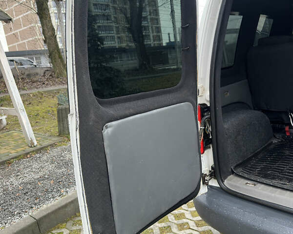 Белый Фольксваген Кадди, объемом двигателя 1.97 л и пробегом 356 тыс. км за 4150 $, фото 24 на Automoto.ua