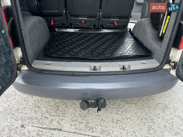 Белый Фольксваген Кадди, объемом двигателя 2 л и пробегом 225 тыс. км за 4950 $, фото 31 на Automoto.ua