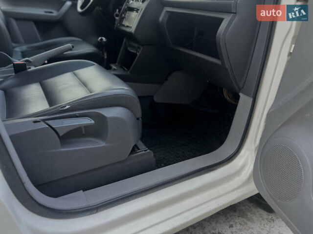 Белый Фольксваген Кадди, объемом двигателя 2 л и пробегом 225 тыс. км за 4950 $, фото 40 на Automoto.ua