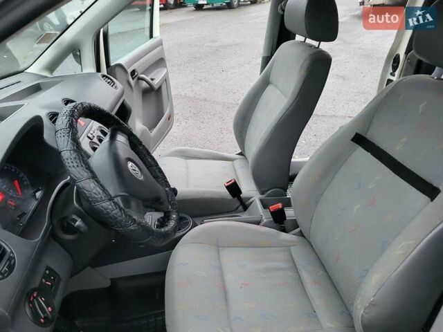 Белый Фольксваген Кадди, объемом двигателя 1.9 л и пробегом 226 тыс. км за 6600 $, фото 65 на Automoto.ua