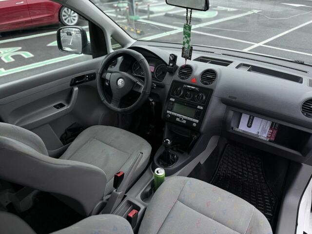 Белый Фольксваген Кадди, объемом двигателя 2 л и пробегом 300 тыс. км за 4950 $, фото 15 на Automoto.ua