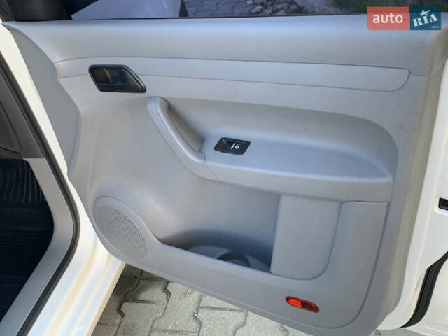 Белый Фольксваген Кадди, объемом двигателя 1.9 л и пробегом 232 тыс. км за 5750 $, фото 16 на Automoto.ua