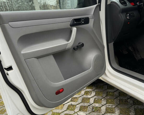 Белый Фольксваген Кадди, объемом двигателя 1.97 л и пробегом 356 тыс. км за 4150 $, фото 17 на Automoto.ua