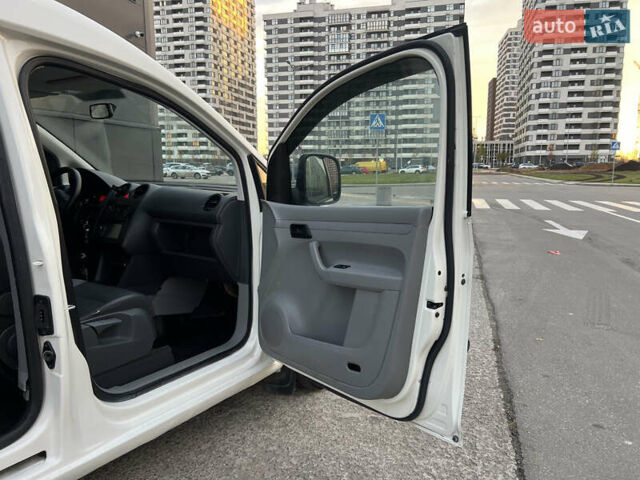 Белый Фольксваген Кадди, объемом двигателя 2 л и пробегом 225 тыс. км за 4950 $, фото 55 на Automoto.ua