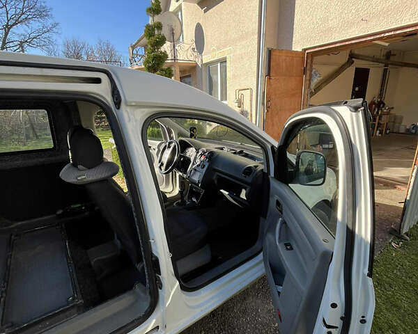 Белый Фольксваген Кадди, объемом двигателя 1.4 л и пробегом 204 тыс. км за 5400 $, фото 6 на Automoto.ua