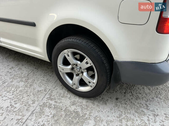 Белый Фольксваген Кадди, объемом двигателя 2 л и пробегом 225 тыс. км за 4950 $, фото 28 на Automoto.ua