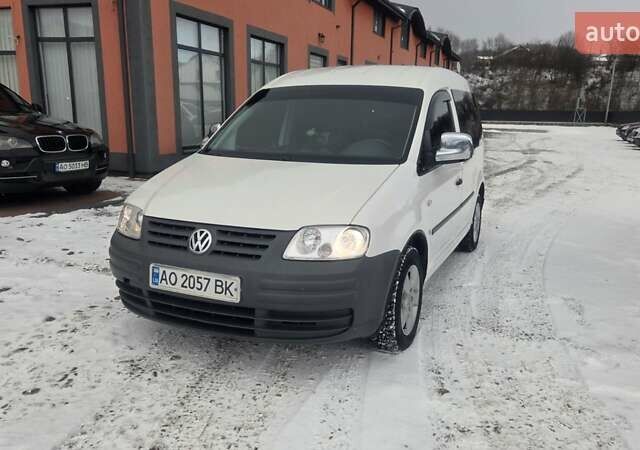 Белый Фольксваген Кадди, объемом двигателя 1.97 л и пробегом 245 тыс. км за 4900 $, фото 1 на Automoto.ua