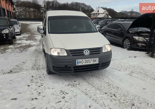 Белый Фольксваген Кадди, объемом двигателя 1.97 л и пробегом 245 тыс. км за 4900 $, фото 2 на Automoto.ua