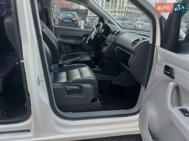 Белый Фольксваген Кадди, объемом двигателя 2 л и пробегом 225 тыс. км за 4950 $, фото 34 на Automoto.ua