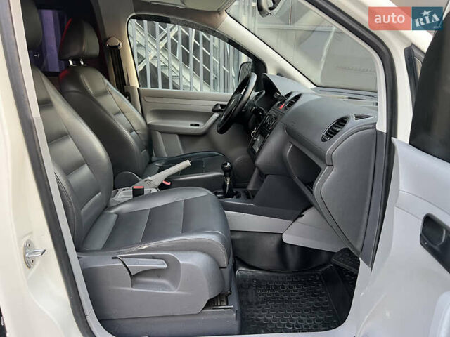 Белый Фольксваген Кадди, объемом двигателя 2 л и пробегом 225 тыс. км за 4950 $, фото 53 на Automoto.ua