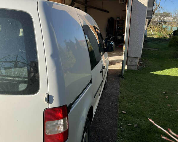 Белый Фольксваген Кадди, объемом двигателя 1.4 л и пробегом 204 тыс. км за 5400 $, фото 2 на Automoto.ua