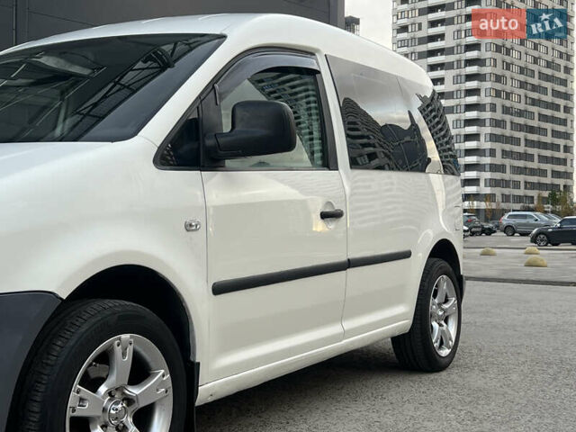 Белый Фольксваген Кадди, объемом двигателя 2 л и пробегом 225 тыс. км за 4950 $, фото 12 на Automoto.ua