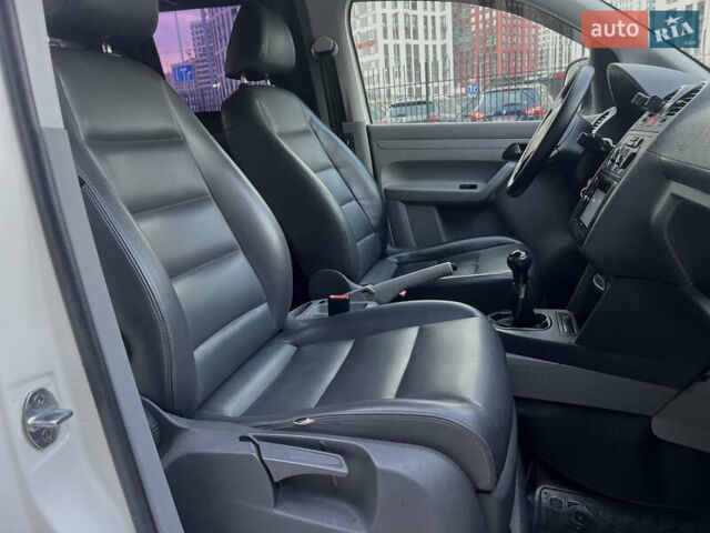 Белый Фольксваген Кадди, объемом двигателя 2 л и пробегом 225 тыс. км за 4950 $, фото 38 на Automoto.ua