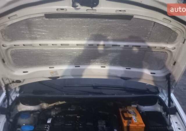 Белый Фольксваген Кадди, объемом двигателя 1.9 л и пробегом 320 тыс. км за 5200 $, фото 8 на Automoto.ua