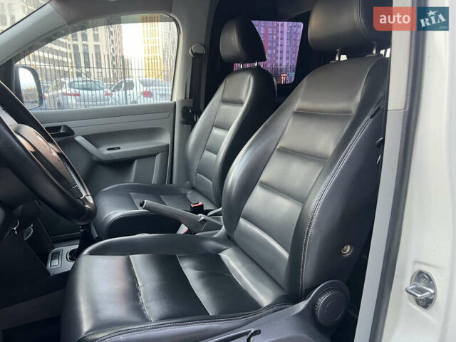 Белый Фольксваген Кадди, объемом двигателя 2 л и пробегом 225 тыс. км за 4950 $, фото 45 на Automoto.ua