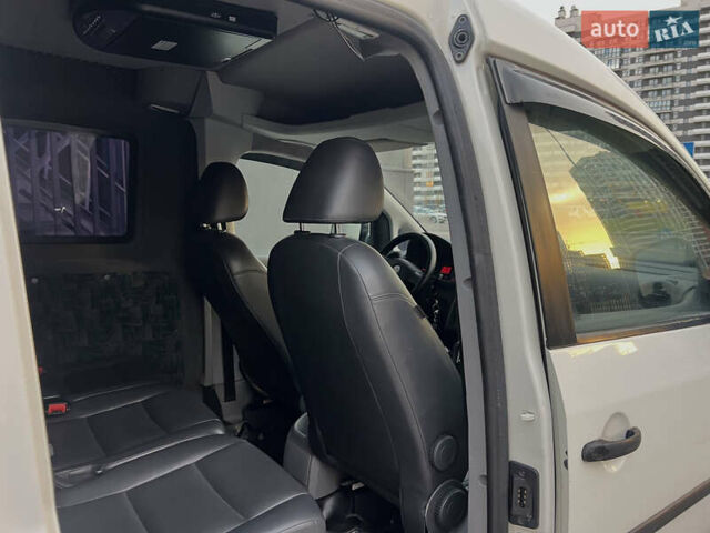 Белый Фольксваген Кадди, объемом двигателя 2 л и пробегом 225 тыс. км за 4950 $, фото 51 на Automoto.ua