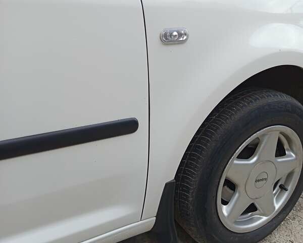 Белый Фольксваген Кадди, объемом двигателя 2 л и пробегом 220 тыс. км за 6200 $, фото 11 на Automoto.ua