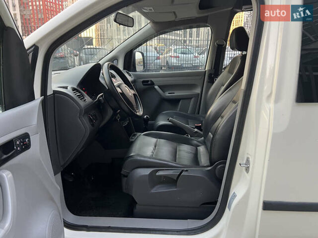 Белый Фольксваген Кадди, объемом двигателя 2 л и пробегом 225 тыс. км за 4950 $, фото 56 на Automoto.ua