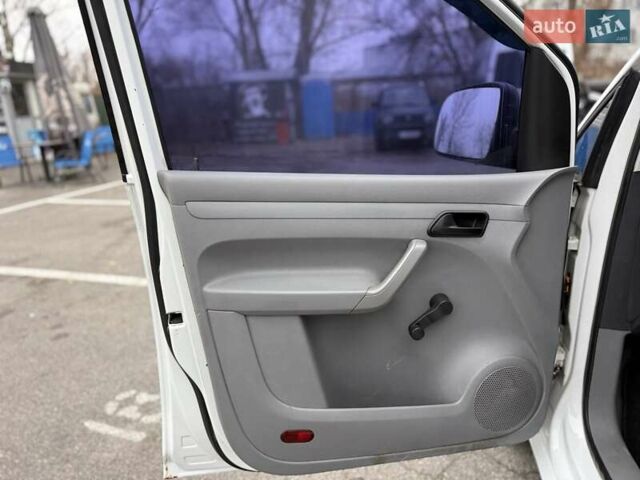 Белый Фольксваген Кадди, объемом двигателя 1.9 л и пробегом 346 тыс. км за 5200 $, фото 16 на Automoto.ua