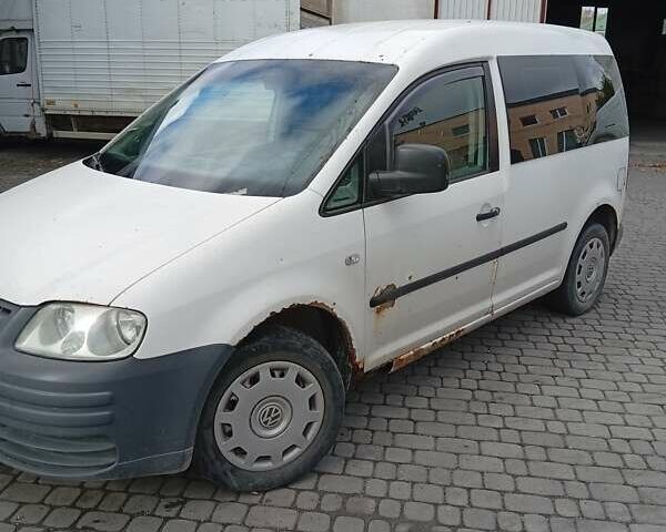 Белый Фольксваген Кадди, объемом двигателя 2 л и пробегом 378 тыс. км за 3500 $, фото 2 на Automoto.ua