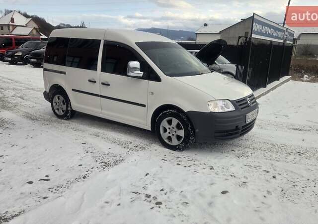 Белый Фольксваген Кадди, объемом двигателя 1.97 л и пробегом 245 тыс. км за 4900 $, фото 3 на Automoto.ua