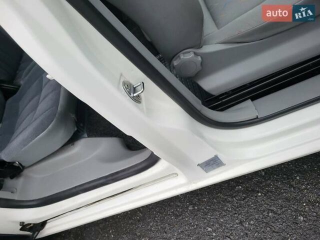 Белый Фольксваген Кадди, объемом двигателя 1.9 л и пробегом 226 тыс. км за 6600 $, фото 85 на Automoto.ua