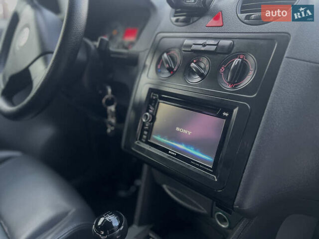 Белый Фольксваген Кадди, объемом двигателя 2 л и пробегом 225 тыс. км за 4950 $, фото 33 на Automoto.ua