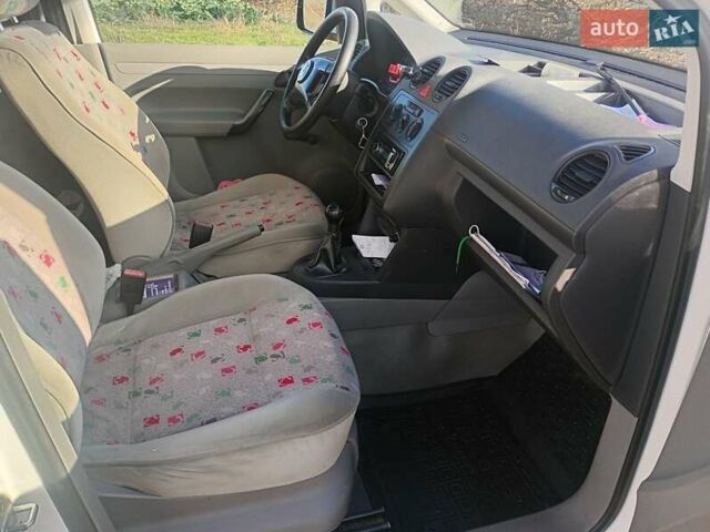 Белый Фольксваген Кадди, объемом двигателя 1.97 л и пробегом 159 тыс. км за 6000 $, фото 4 на Automoto.ua