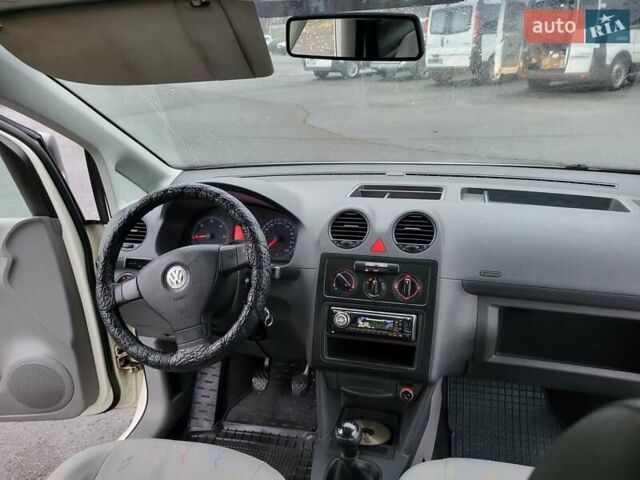 Белый Фольксваген Кадди, объемом двигателя 1.9 л и пробегом 226 тыс. км за 6600 $, фото 91 на Automoto.ua