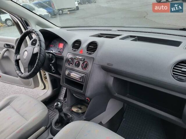 Белый Фольксваген Кадди, объемом двигателя 1.9 л и пробегом 226 тыс. км за 6600 $, фото 79 на Automoto.ua