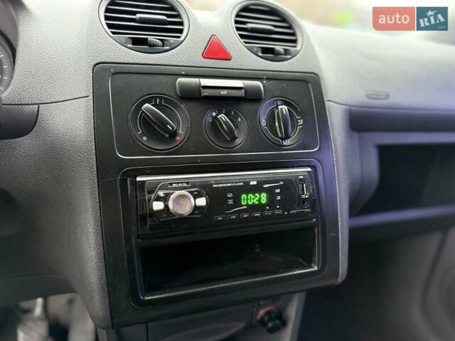 Белый Фольксваген Кадди, объемом двигателя 1.9 л и пробегом 346 тыс. км за 5200 $, фото 25 на Automoto.ua