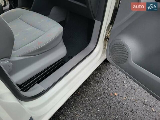 Белый Фольксваген Кадди, объемом двигателя 1.9 л и пробегом 226 тыс. км за 6600 $, фото 81 на Automoto.ua